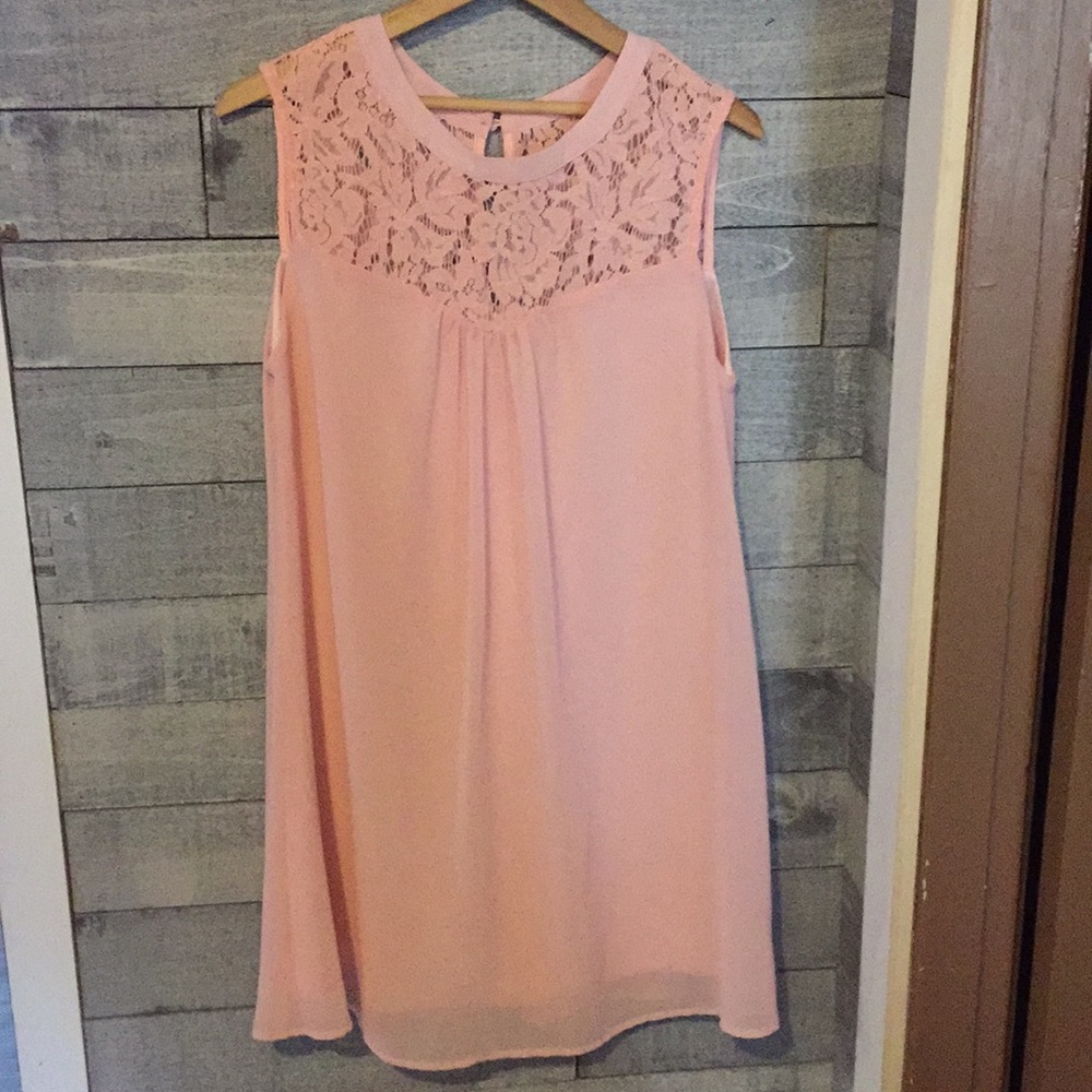 Vanberfia Sz Medium Lace top Pink Dress